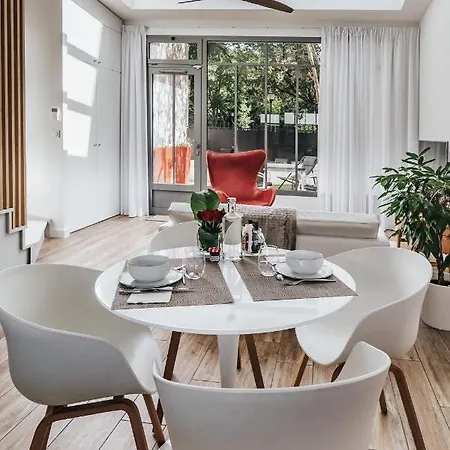 64 Sur Le Mail لا روشيل