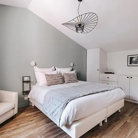 64 Sur Le Mail بيت للعطل